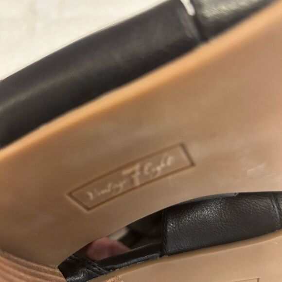 Elegant Black Heel sandals  Sleek Design size 9 - Picture 6 of 7